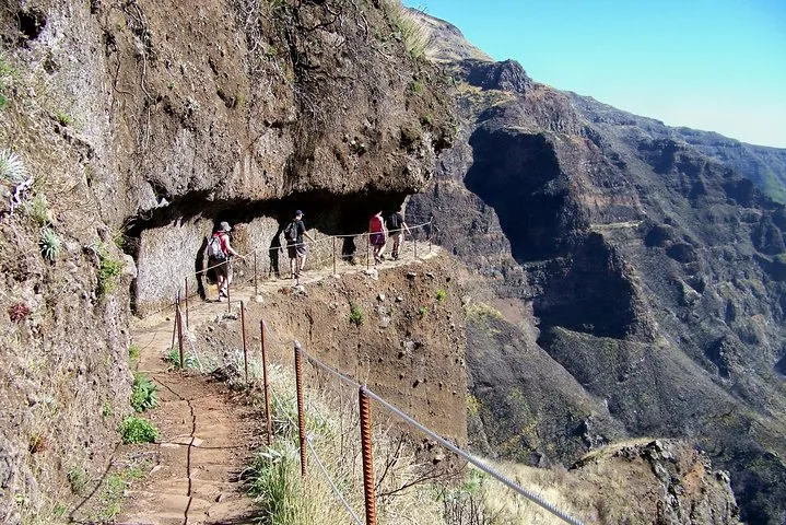 Pico Arieiro To Pico Ruivo/With Trail entry Fee Included PR 1 + 1.2
