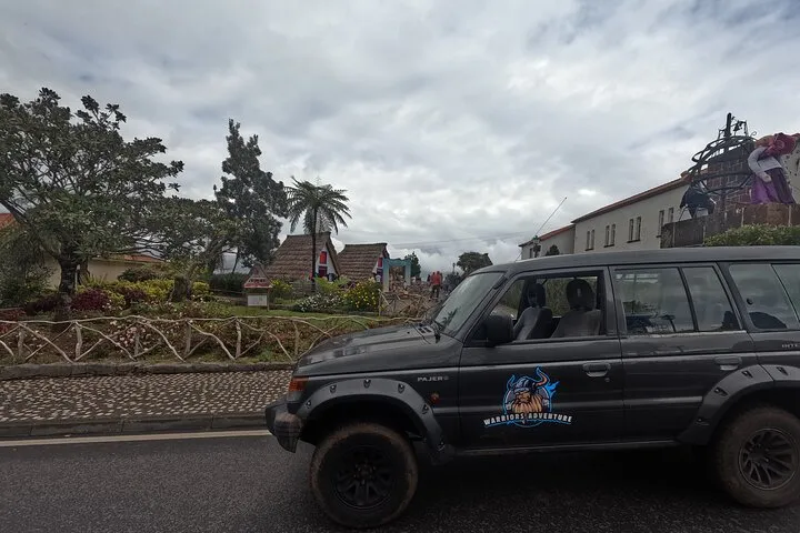 Madeira 4x4 Jeep Tour : Pico Arieiro & Santana Traditional Houses, photo 10