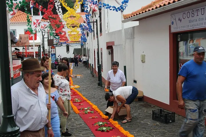 In our tours we never know what we will encounter. Seize the opportunity to mix with the locals.