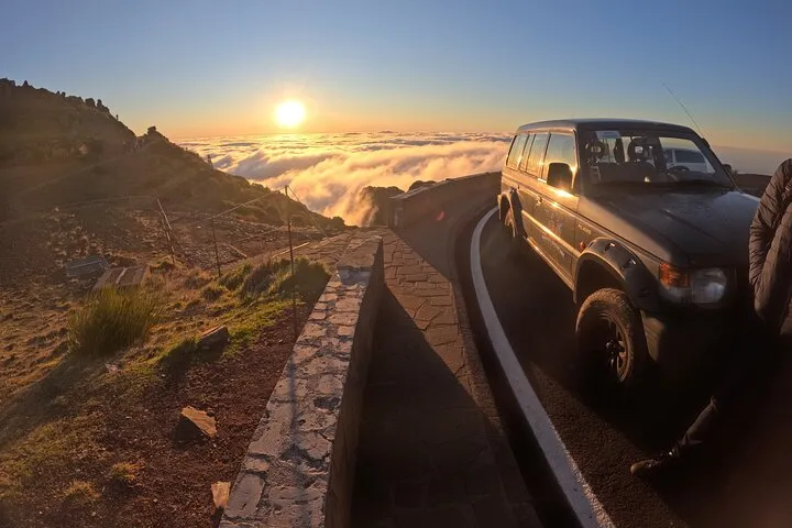 Madeira 4x4 Jeep Tour : Pico Arieiro & Santana Traditional Houses