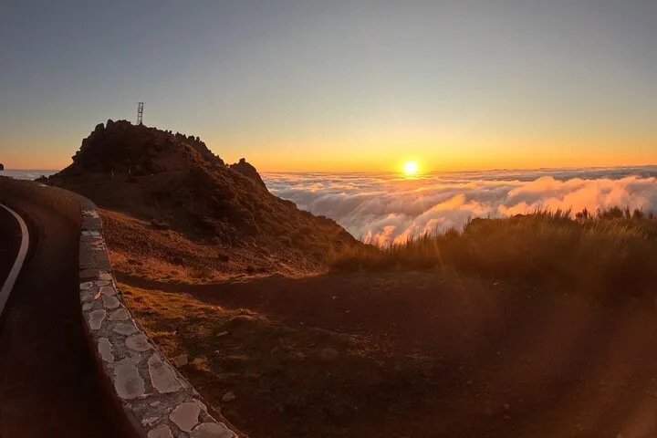 Madeira 4x4 Jeep Tour : Pico Arieiro & Santana Traditional Houses