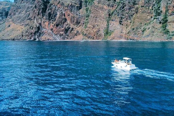 On Tales Miranda Yacht