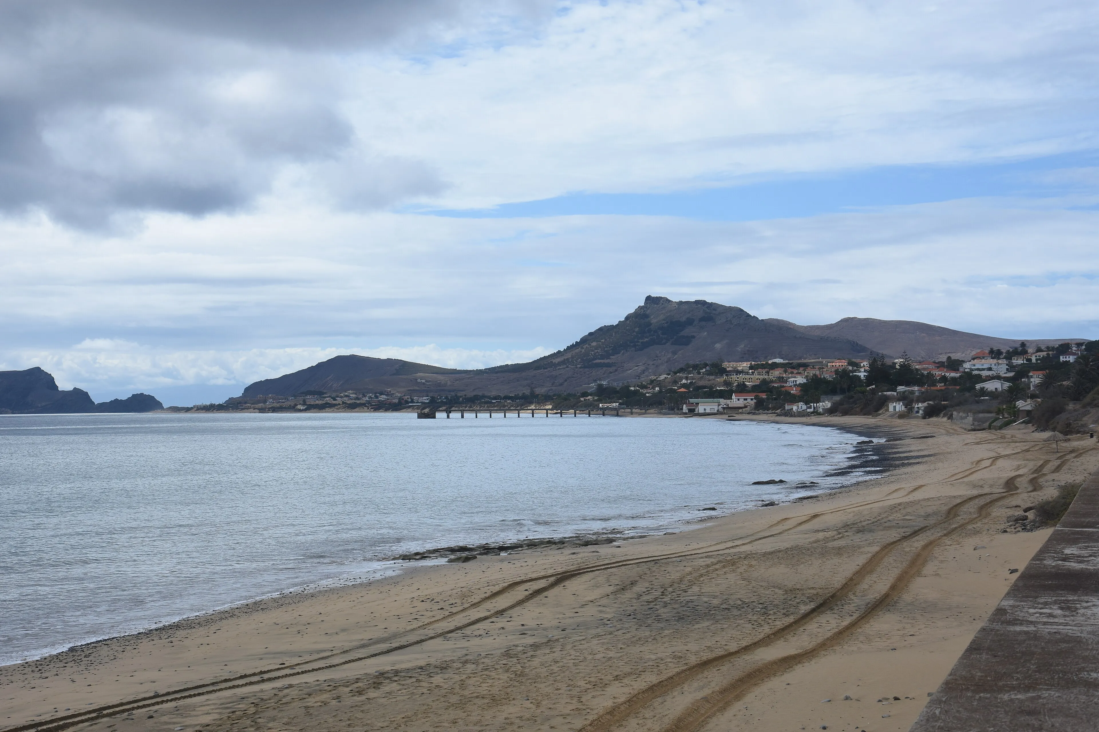 The beach curving towards Vila Baleira